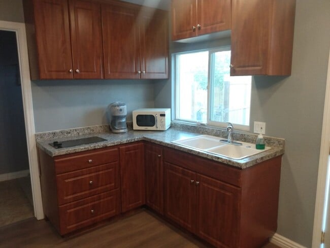Building Photo - Charming 2BR House in Rosamond