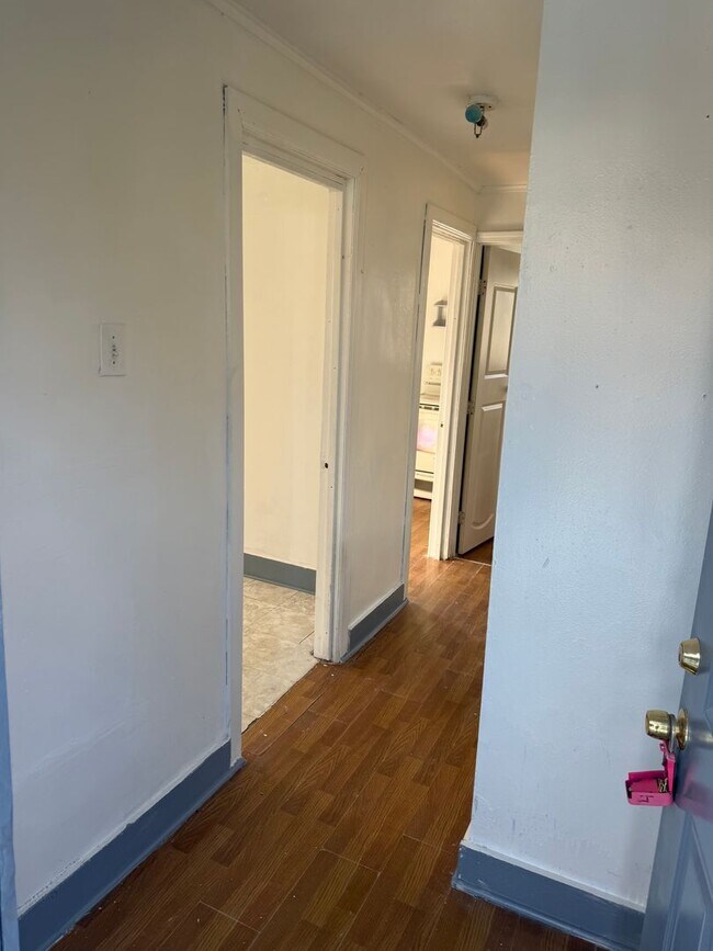 Building Photo - 1907 S H St