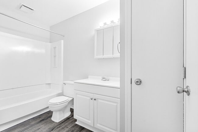 Building Photo - 5953 Walnut Cir Dr