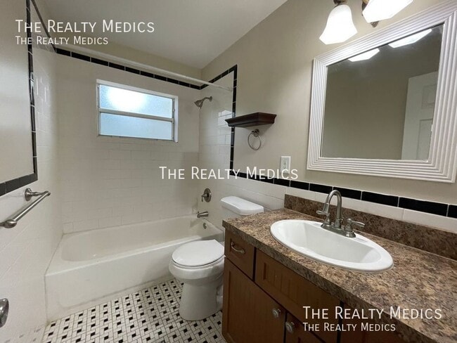 Building Photo - 1159 Fountainhead Dr