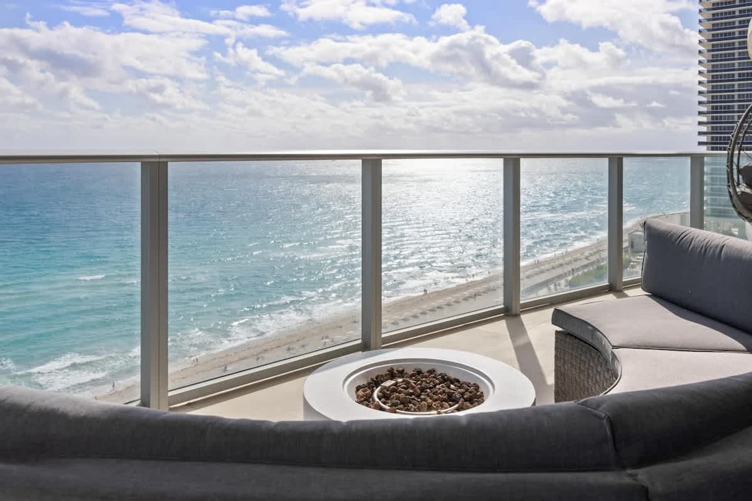 Building Photo - 4011 S Ocean Dr