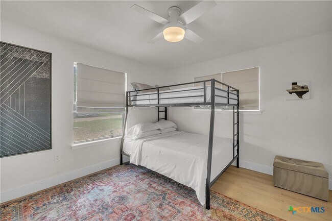 Building Photo - 513 Santa Clara Rd