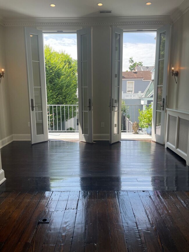 Building Photo - Georgetown Splendor with Garage Parking