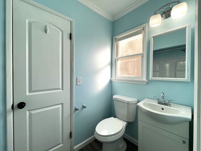 Building Photo - GREAT NEIGHBORHOOD ON A QUIET CUL-DE-SAC 4+2 LARGE BACKYARD