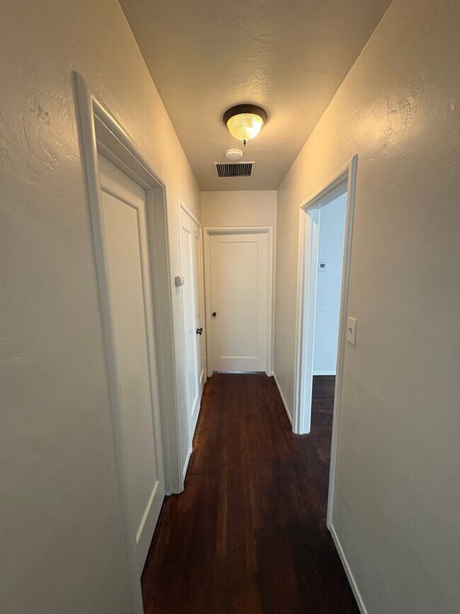 Building Photo - Charming home located in Beverly Glenn Rent Ready!