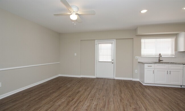 Building Photo - 1547 Airline Dr