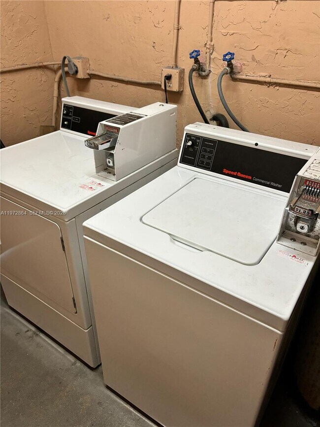 Building Photo - 6715 W 26th Dr