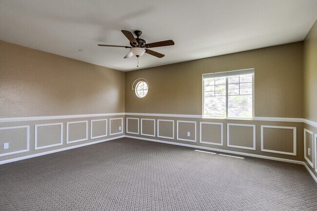 Building Photo - Beautiful Sky Ranch home with Spectacular Views!