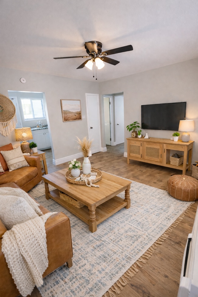 Building Photo - 10678 E Holly Rd