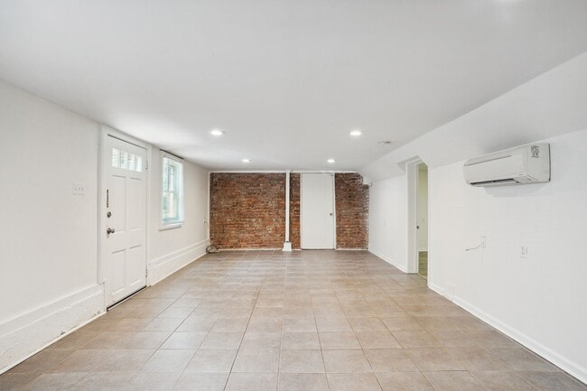 Building Photo - 940 N Carrollton Ave