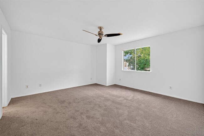 Building Photo - 16318 N Glade Dr