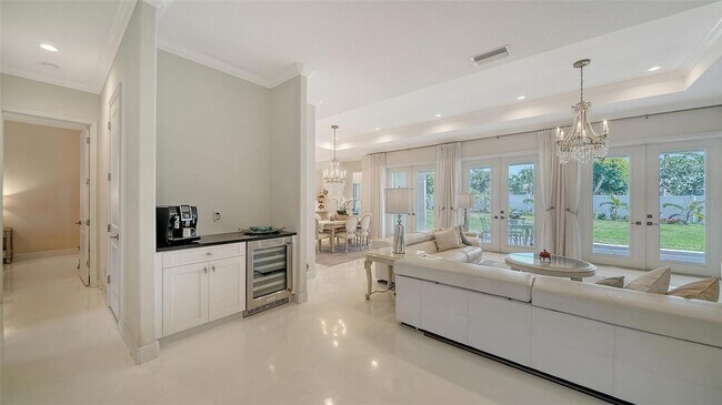 Building Photo - 1111 Mallorca Dr