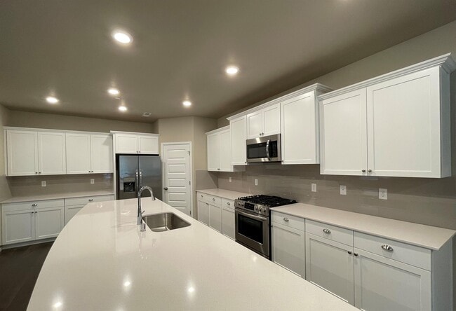 Building Photo - 913 Timberline Ave