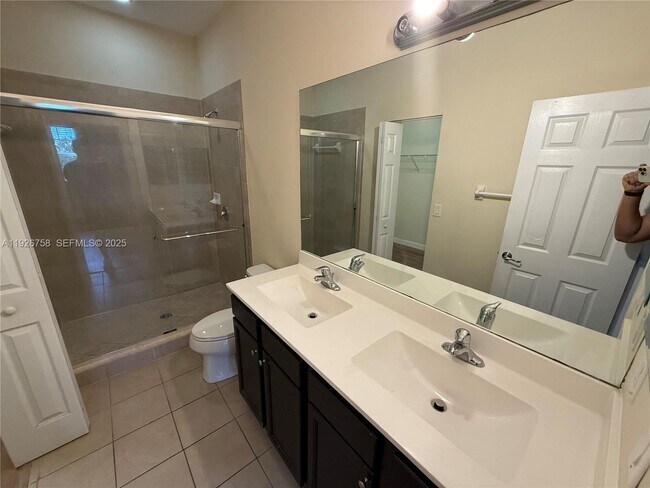 Building Photo - 9516 SW 167th Ave