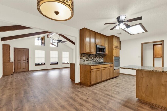 Building Photo - 850 Mission Hills Dr
