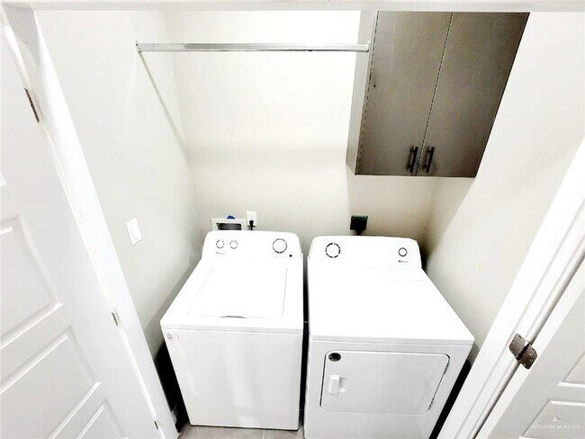 Building Photo - 18 Frio Ave