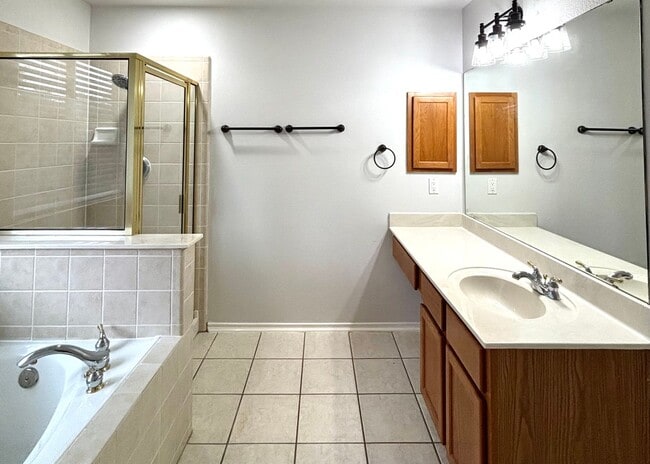 Building Photo - Beautiful 4 Bedroom Home in Gated Community!