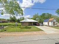 Building Photo - 1103 E Alamo St