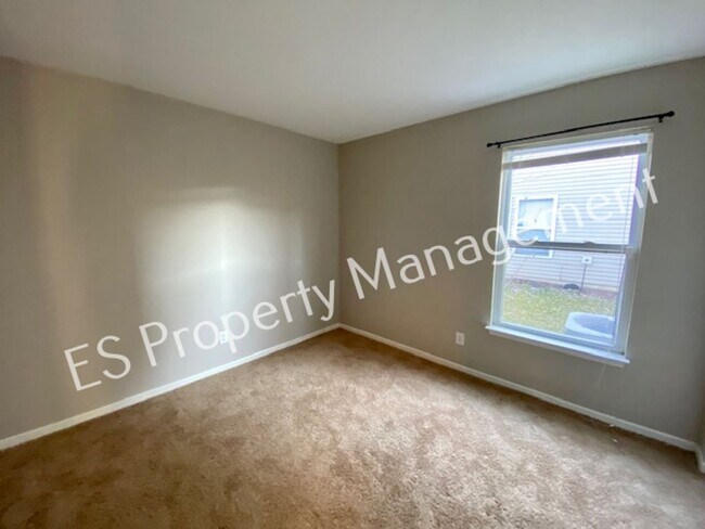 Building Photo - Stunning 3 Bedroom 2 Bath Home in Franklin Township!
