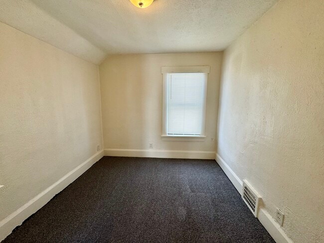 Building Photo - 2619 Clyde Pl SW