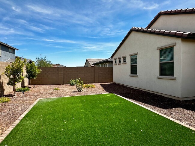 Building Photo - BEAUTIFUL VERRADO 3 BEDROOM PLUS DEN WITH ...