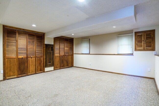 Building Photo - 84 Stillmeadow Cir