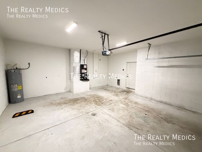 Building Photo - 550 Higgs Ave NW