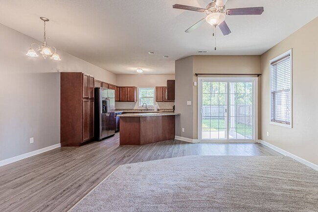 Building Photo - Townhome For Rent!