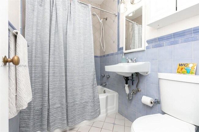 Building Photo - 5760 SW 51st St