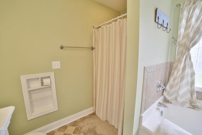 Building Photo - Upscale 3 to 4 BR home in The Willows at Leland. Two car garage, community pool!