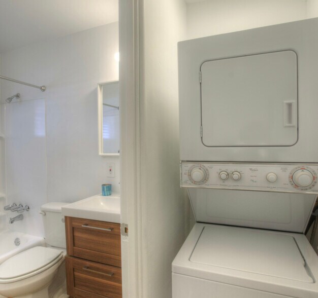 Model Bath Washer Dryer - 746 W Turney Ave, Apt 8