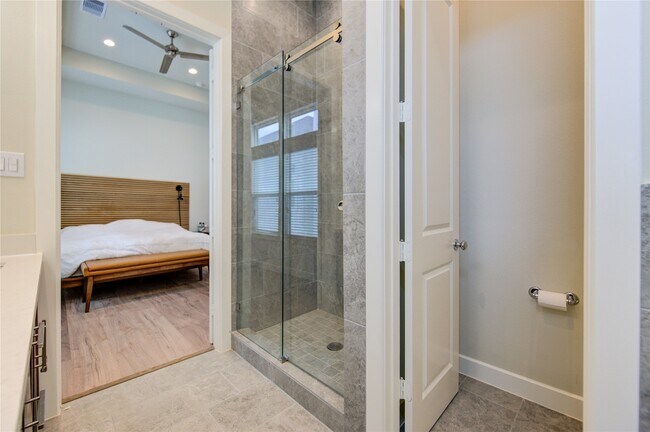Building Photo - 730 Carriage Knls Dr