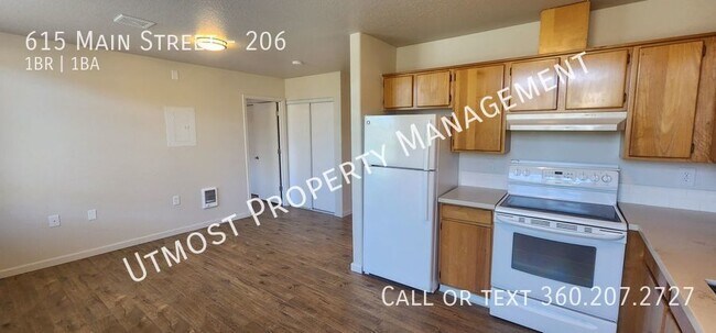 Building Photo - 615 Main St