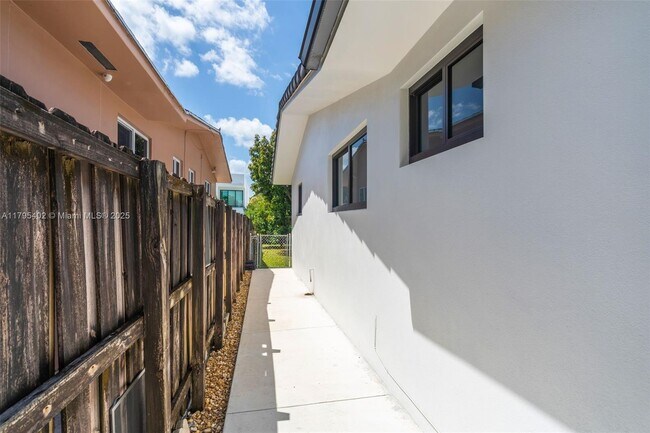 Building Photo - 3064 SW 16th Ter