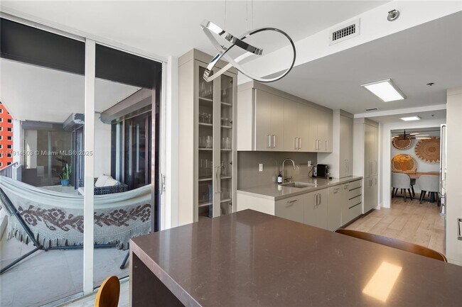 Building Photo - 1581 Brickell Ave