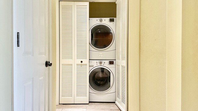 Building Photo - Gated Community in Hawaii Kai! Colony at P...