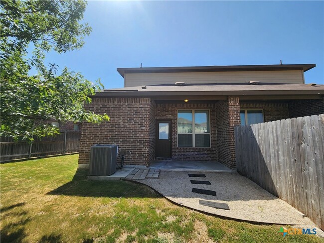 Building Photo - 565 Creekside Frst