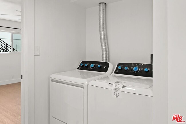 Building Photo - 4020 La Salle Ave