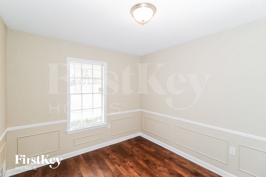 Building Photo - 5373 Banbury Ave