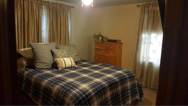 Building Photo - 509 S Oxford Ave