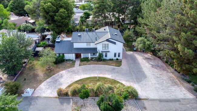 Building Photo - 5109 Memory Dr