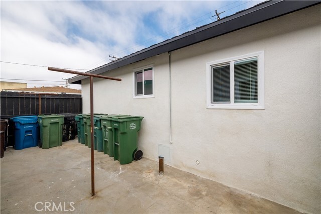 Building Photo - 13933 Doty Ave