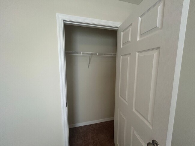 Building Photo - 3927 NE 23rd Pl