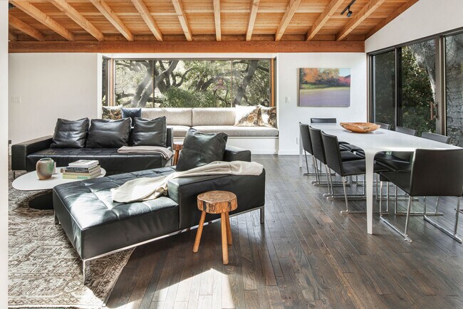 Building Photo - 901 Crater Camp Dr