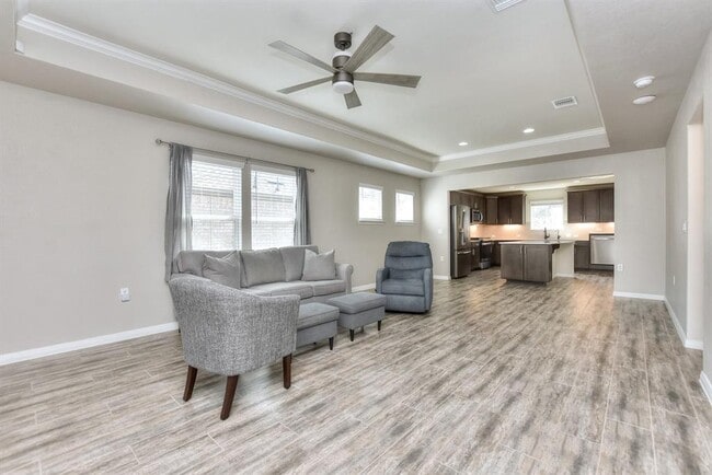 Building Photo - 220 Comal Ln