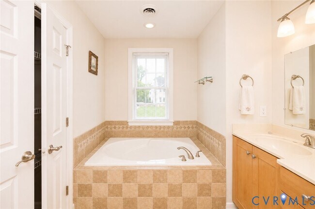 Building Photo - 11320 Sadler Oaks Dr