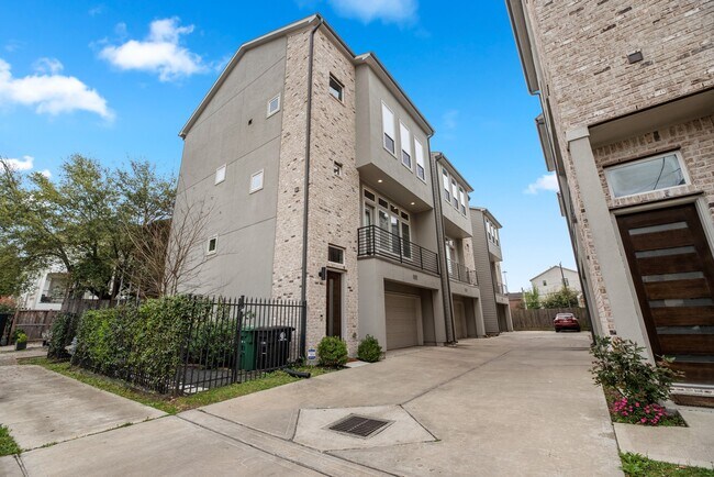 Building Photo - 5725 Darling St