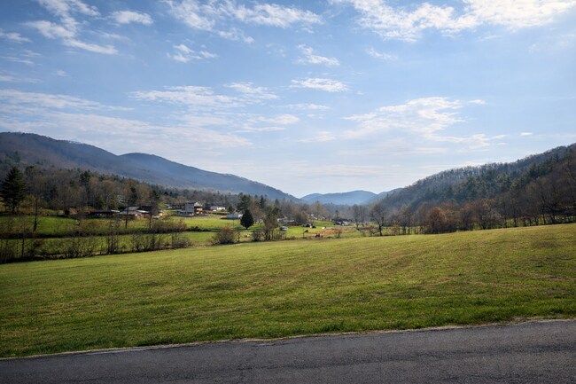 Building Photo - Fairview Rental! - Two Occupants Max