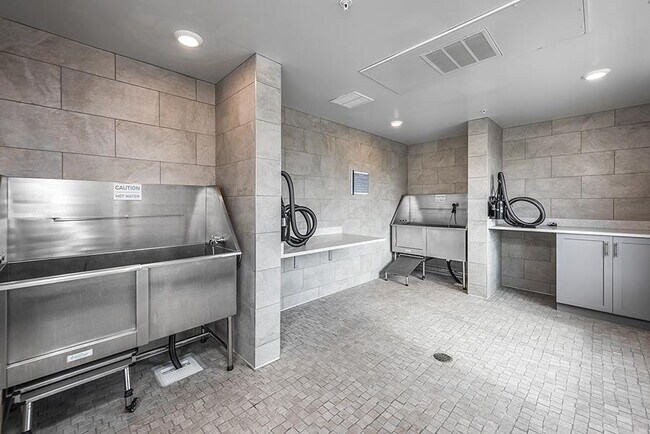 Building Photo - 918 Aventine Dr