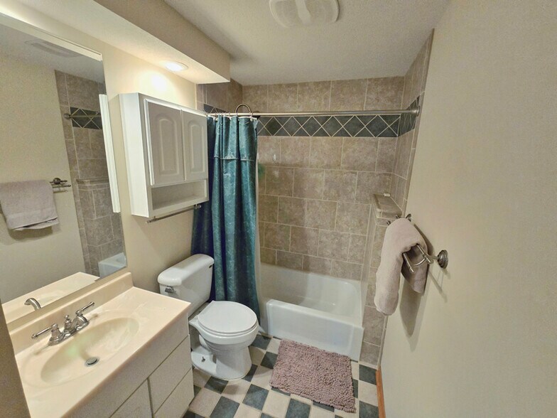 Building Photo - 725 Elton Hills Dr NW